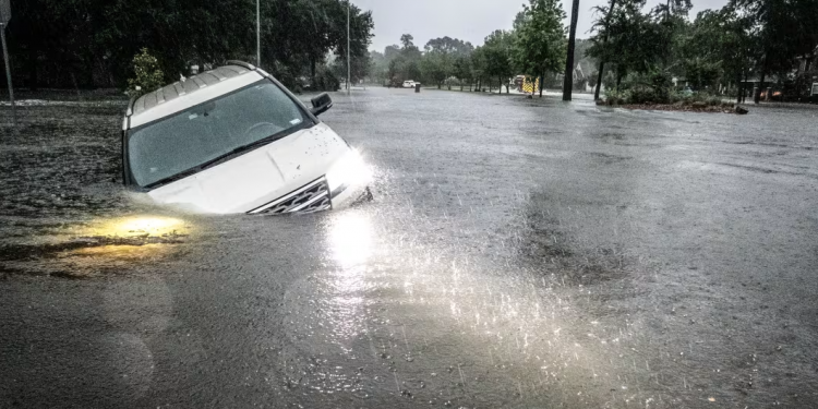 폭우로 인한 물난리난 휴스턴 ‘대피명령’
